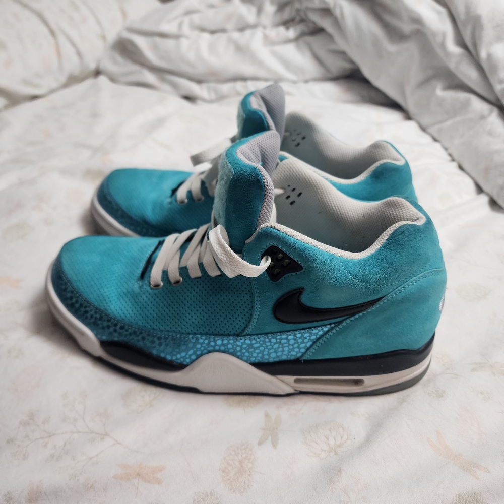 Nike Athletic Shoes nike flight squad aqua green 724986-400 Size 9